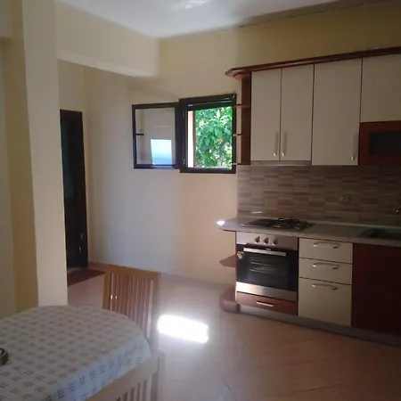 Klara's House בית נופש Vlorë